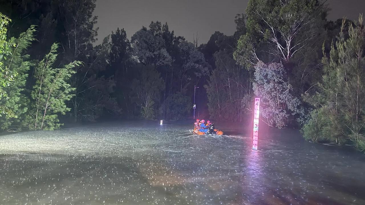3小时降雨超100毫米!悉尼迎特大暴雨,晚高峰通勤陷瘫痪,逾3000户家庭断电(组图) - 1