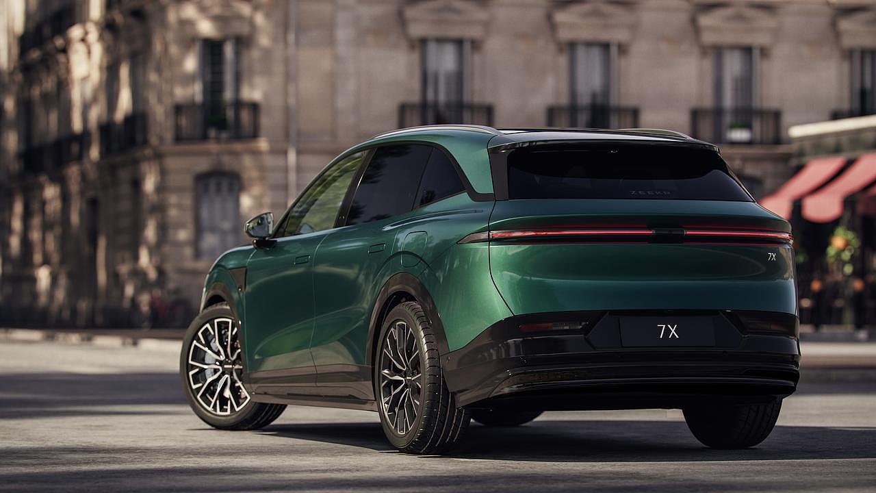 极氪7X获评4星!比Model Y便宜$1万,豪配拉满,电动门成唯一槽点(组图) - 8