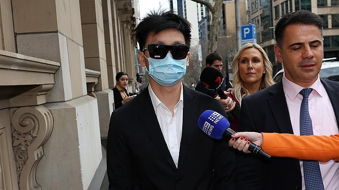 澳洲华男医生在医院厕所偷拍，现面临910项指控（图） - 1