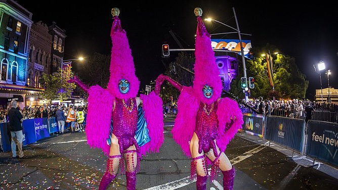 200辆花车游街，1.2万人狂欢！悉尼同性恋大游行震撼登场（组图） - 31
