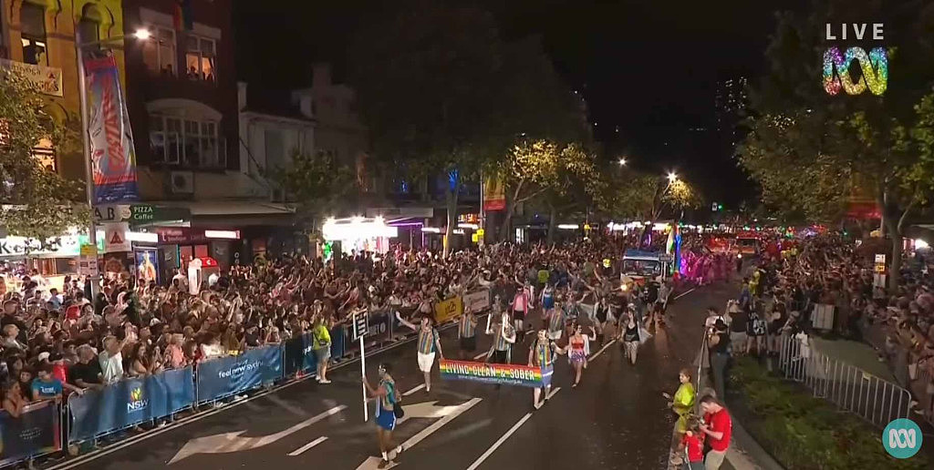 200辆花车游街，1.2万人狂欢！悉尼同性恋大游行震撼登场（组图） - 11