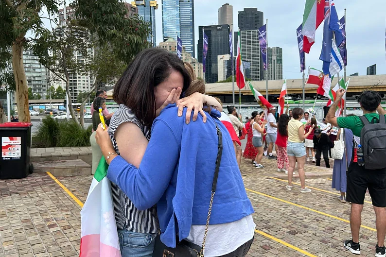 哈梅内伊遇袭身亡,伊朗裔澳人涌上街头狂欢!“伊朗的柏林墙时刻”(组图) - 2