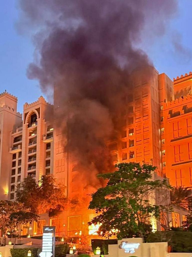 中东爆发激战致全球航线瘫痪，11万澳人滞留海外，“我当时感觉在死亡边缘” - 1