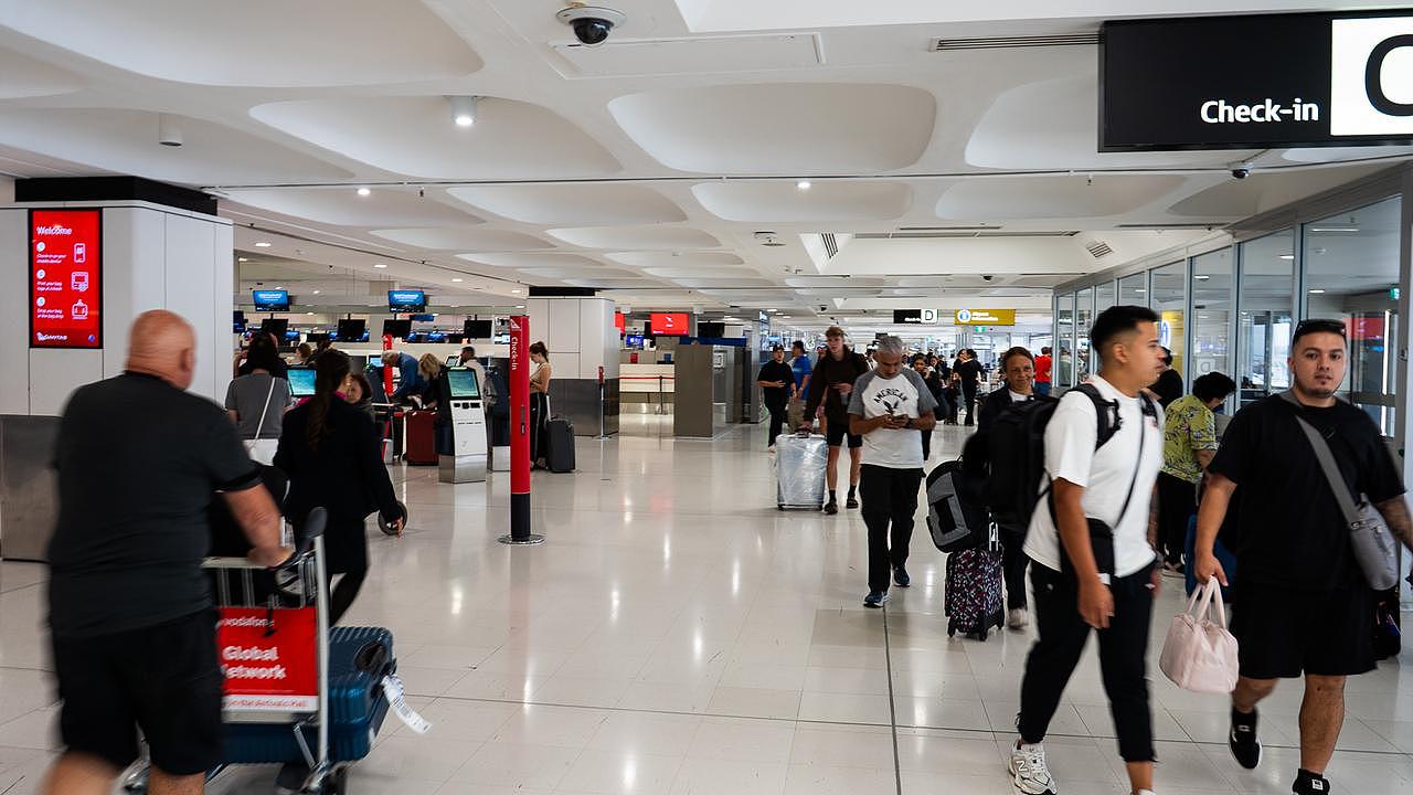 中东领空关闭致航线瘫痪，澳专家急告旅客：千万别主动退票，否则损失惨重（组图） - 6