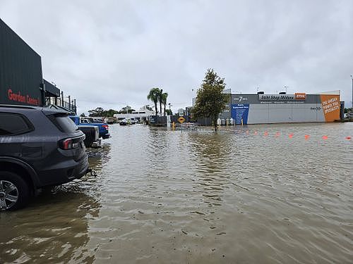 2天下1年的雨！澳多地爆发严重洪水，SES电话被打爆，当局发警报（组图） - 1