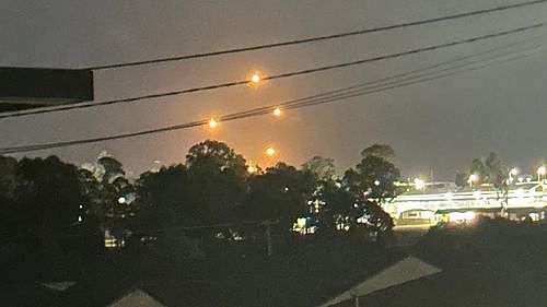 “快跑!”新州夜空突现神秘橙色光球,真相竟是...(组图) - 3