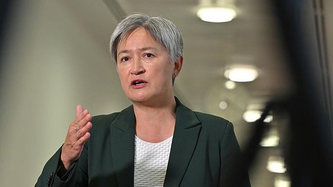 2.4万澳人滞留!黄英贤确认首架撤侨航班,拟今天起飞(图) - 1