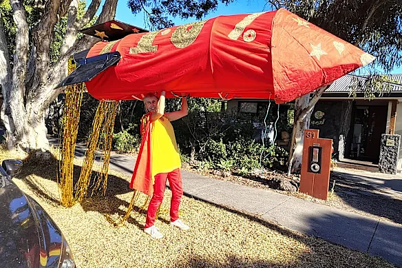 墨尔本Moomba节回归!华人摊主5天赚够全年一成收入,鸟人拉力赛引爆全城(组图) - 2