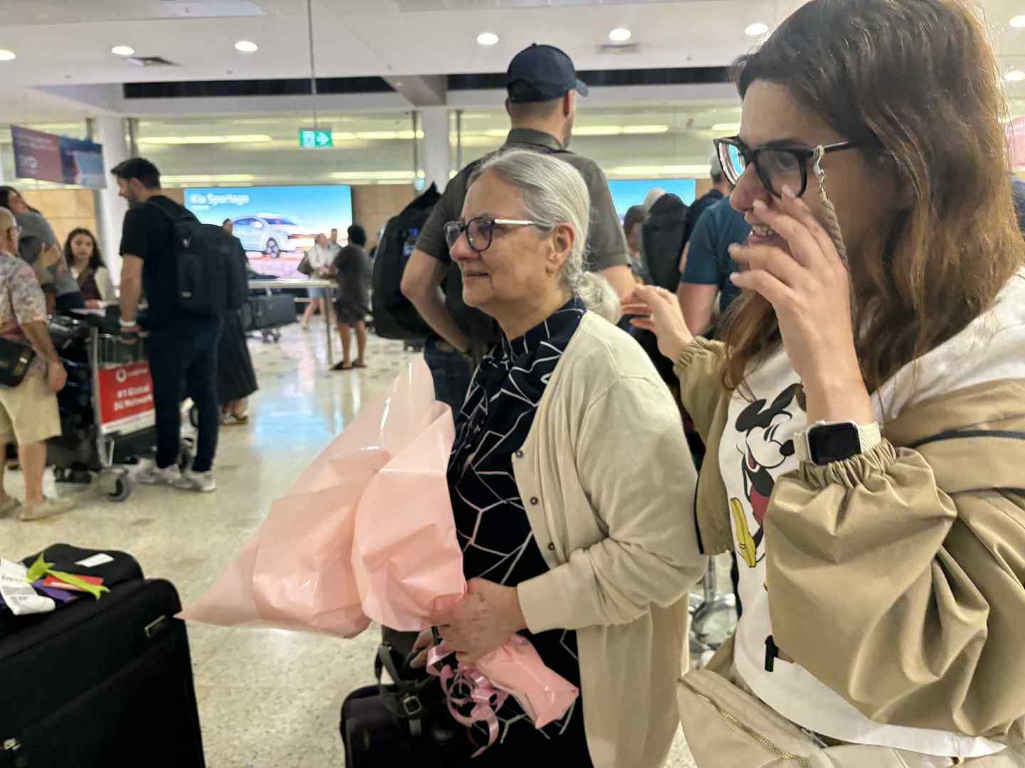 “睡觉都胆战心惊” 首架迪拜撤侨航班飞抵悉尼,华人女生:激动之情难以言表(组图) - 6
