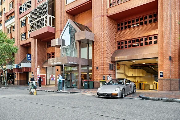 Bondi海景地标$2500万挂牌,唐人街人气餐厅$200万易主!CBD停车场也入市(组图) - 2