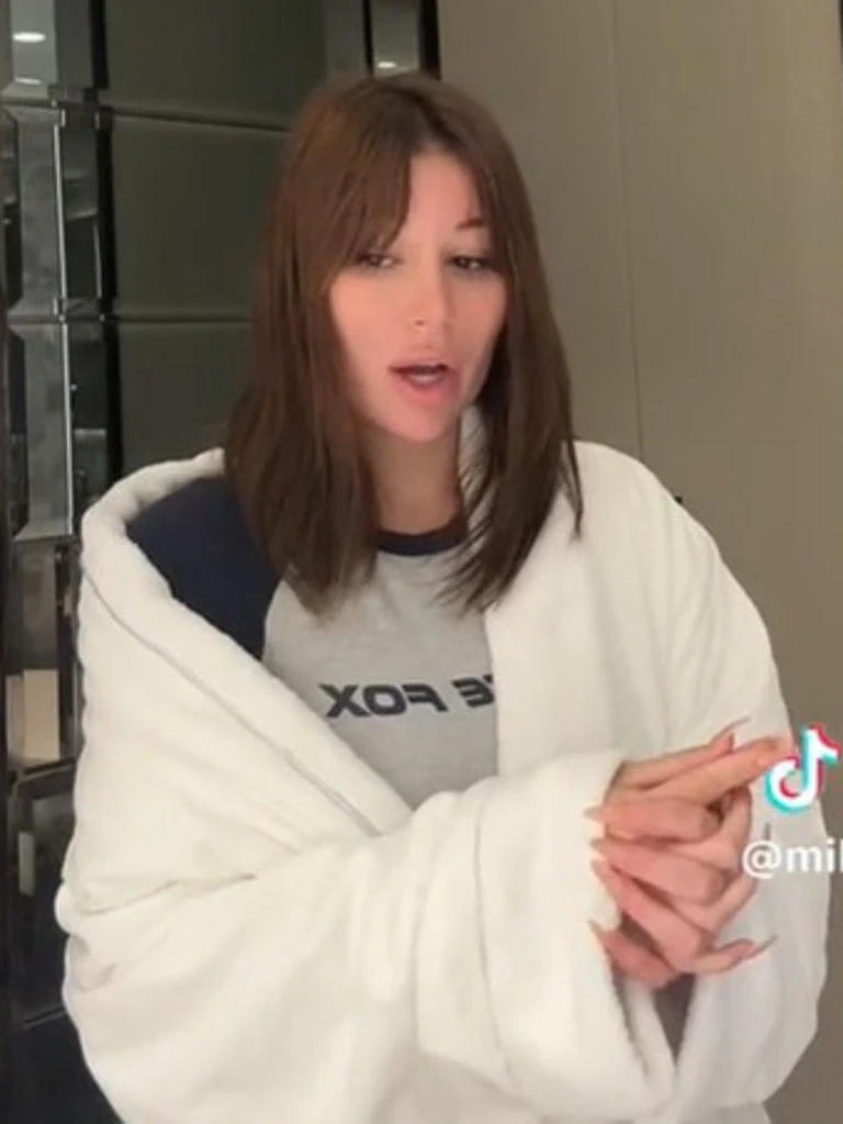 澳洲“第一网黄”享NRL特权引争议!进赛场摆拍,与传奇球星亲密互动…(组图) - 6