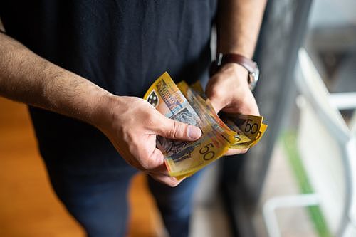 现金要消失了?澳洲现金支付仅占13%,今年起超市必须收现金(组图) - 2