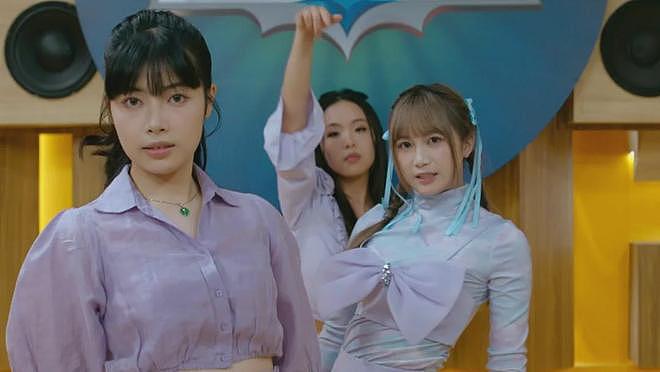 钟柔美校服Look再现一字马，莫纳什校友谢采芝身世曝光（组图） - 12