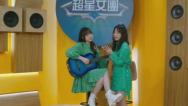 钟柔美校服Look再现一字马，莫纳什校友谢采芝身世曝光（组图） - 13