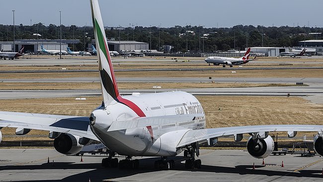 战火升级！阿联酋航空无限期停飞迪拜，10万澳人困守战区，政府紧急撤侨（组图） - 1