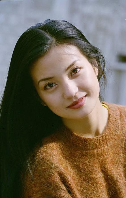 欠债10亿！黄有龙砸重金办新加坡身份，女儿竟成赵薇口碑救星 - 4