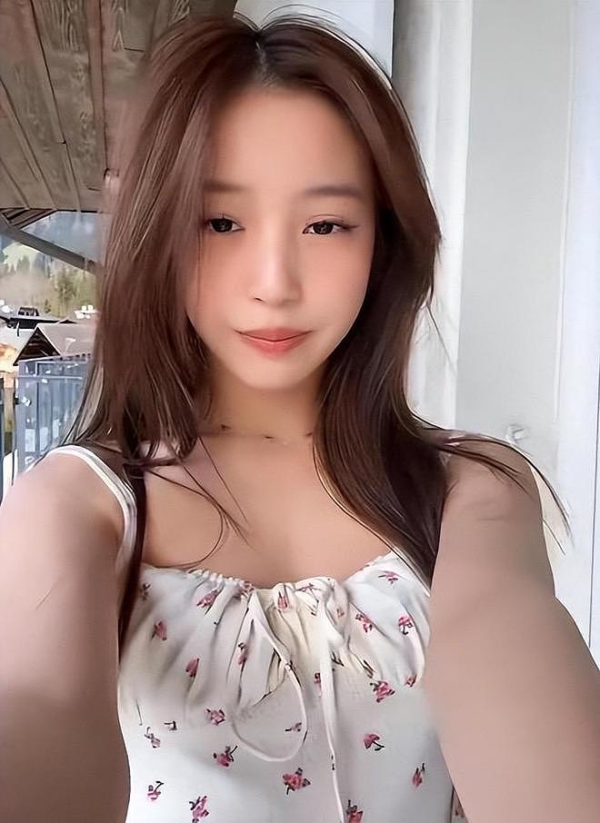 欠债10亿！黄有龙砸重金办新加坡身份，女儿竟成赵薇口碑救星 - 8