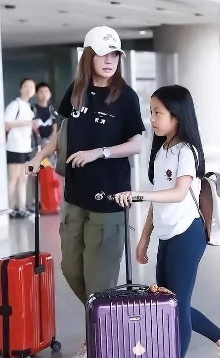 欠债10亿！黄有龙砸重金办新加坡身份，女儿竟成赵薇口碑救星 - 12