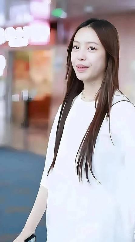 欠债10亿！黄有龙砸重金办新加坡身份，女儿竟成赵薇口碑救星 - 13