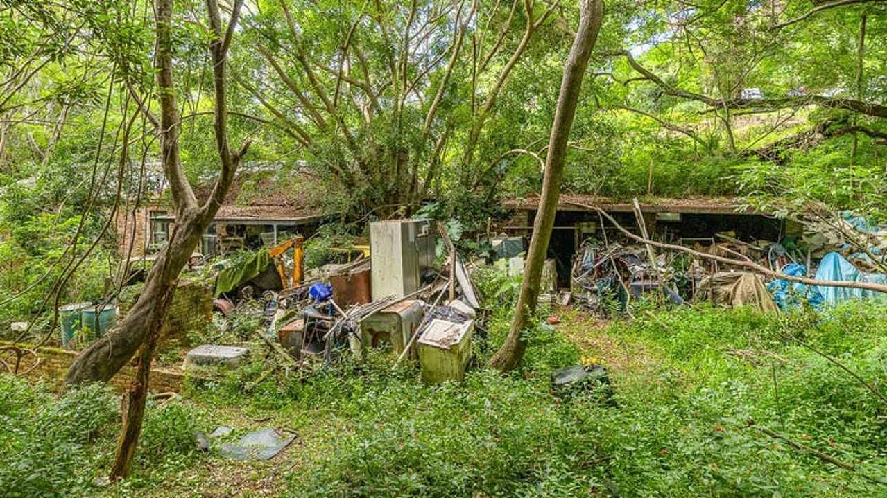 垃圾遍地,根本没法住!澳洲“破烂屋”竟遭40人疯抢,$128万成交(组图) - 1