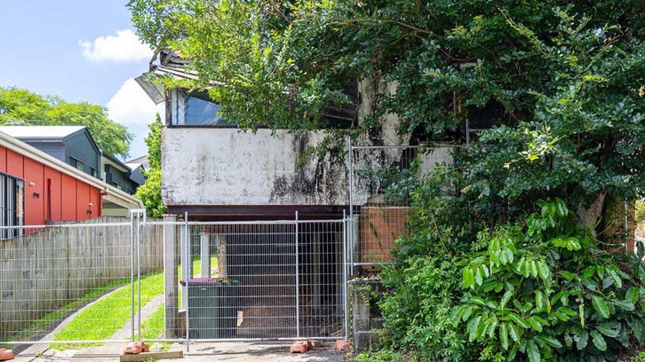 垃圾遍地,根本没法住!澳洲“破烂屋”竟遭40人疯抢,$128万成交(组图) - 9