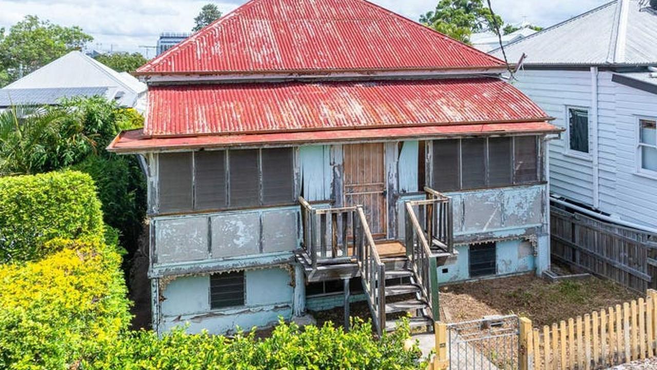 垃圾遍地,根本没法住!澳洲“破烂屋”竟遭40人疯抢,$128万成交(组图) - 16
