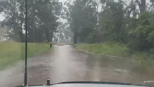 强降雨持续肆虐!昆州多地爆发洪水,气象局紧急提醒:千万开车硬闯(组图) - 2