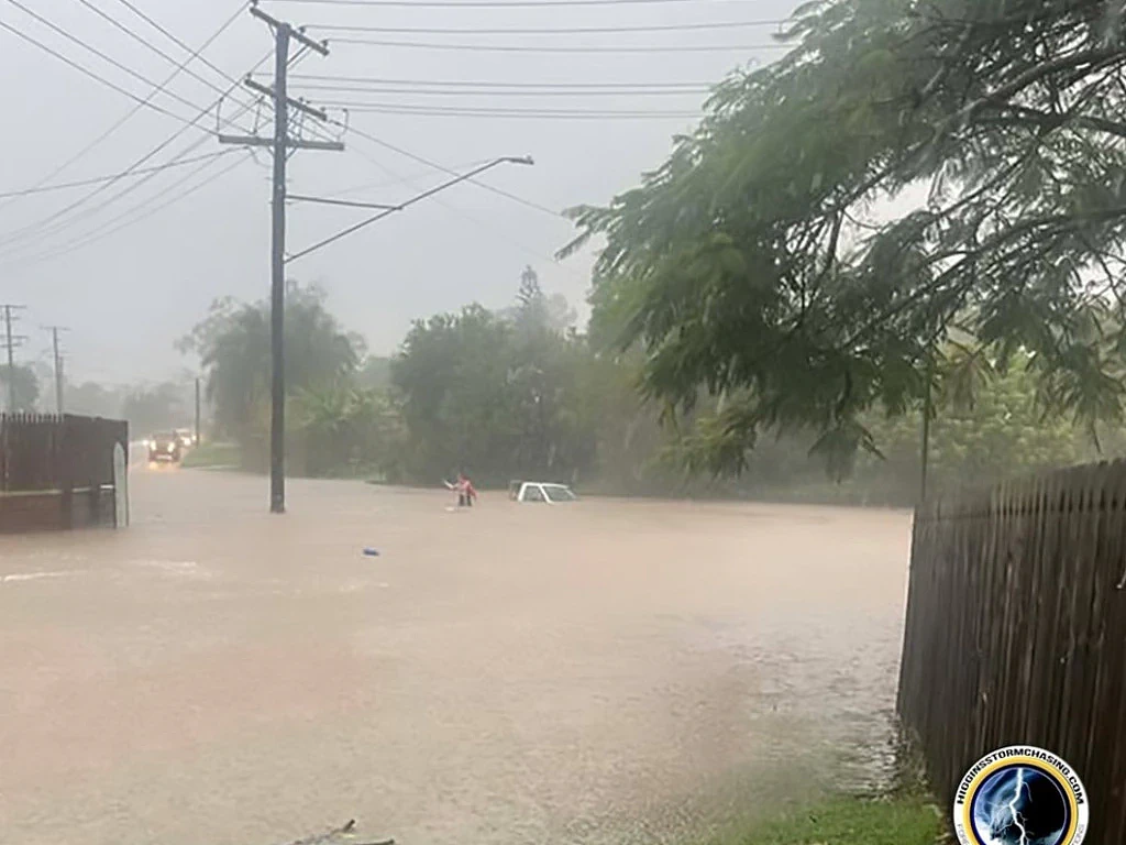 3小时降雨量高达180mm!昆州暴雨引发水坝溢出,政府发布紧急撤离令(组图) - 1