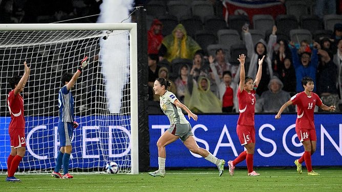 中国女足2-1逆转胜朝鲜,悉尼赛场VAR判罚引发朝鲜队罢赛抗议(图) - 1