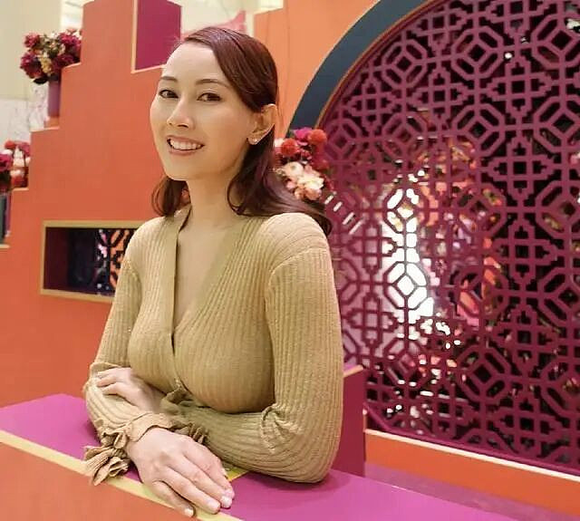 香港知名女星晒丰满身材,故意穿小号泳装...(组图) - 2