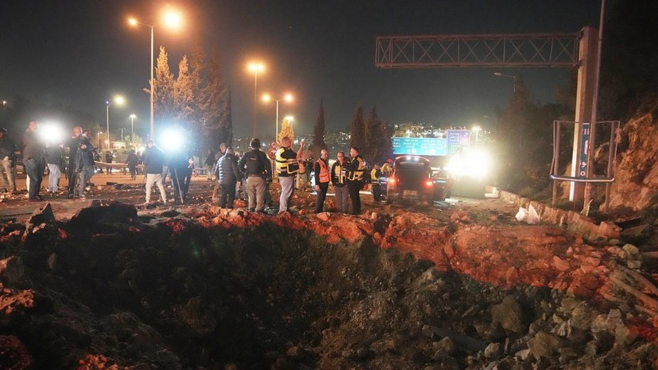 中东导弹袭击下奇迹生还!BYD硬刚爆炸冲击,5名乘客仅受轻伤(组图) - 2