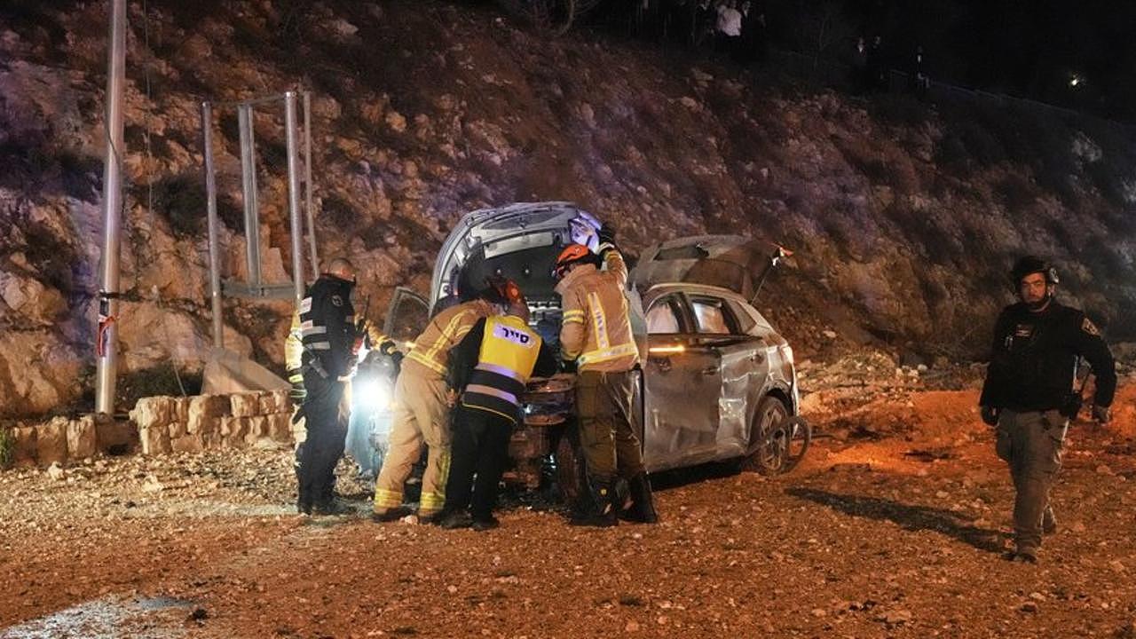 中东导弹袭击下奇迹生还!BYD硬刚爆炸冲击,5名乘客仅受轻伤(组图) - 3