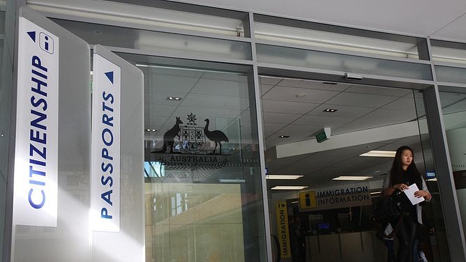 已获澳旅游签也可能被拒，严防入境后申请庇护（组图） - 1