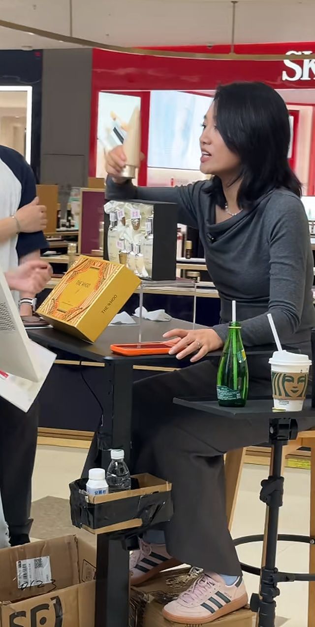 海南偶遇朱丹，本人不显年轻腰粗肚子大，被说除职业跟普通人一样（组图） - 5
