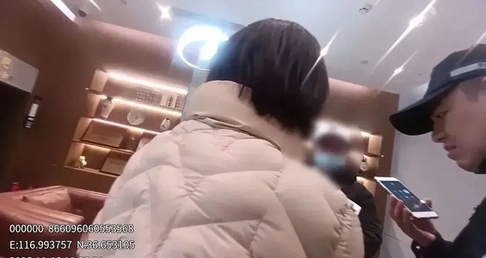 济南女子收到网恋男友10万转账，取钱时被银行拦下（组图） - 1