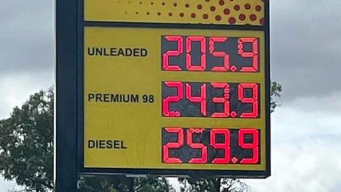 澳洲油价飙升至$2.59！ACCC紧急介入调查，“恐慌性抢购”席卷全澳 - 1