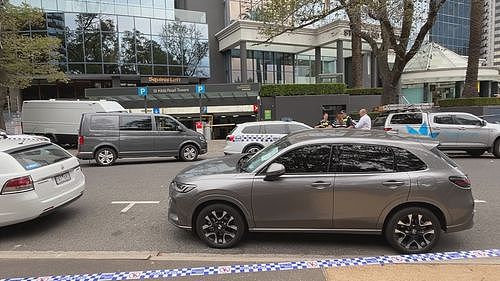 墨尔本CBD办公大楼惊现炸弹威胁，大批员工紧急疏散，警方封锁现场（图） - 1