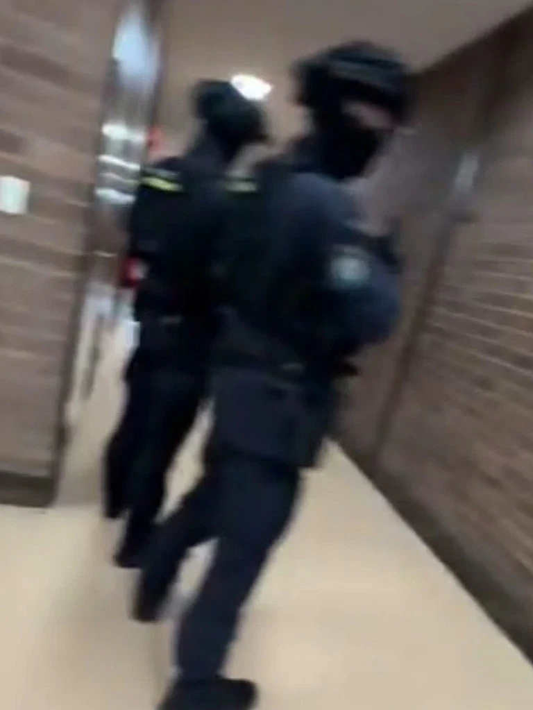 悉尼TAFE闯入持枪匪徒？防暴特警突袭教室疏散学生！真相让人啼笑皆非 - 1