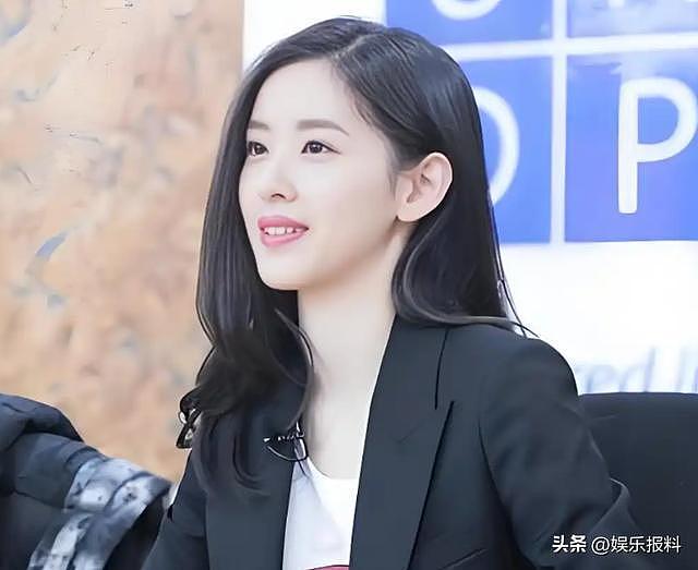 章泽天带女儿度假!请30万育儿师随行,刘强东7岁女儿侧颜曝光(组图) - 3