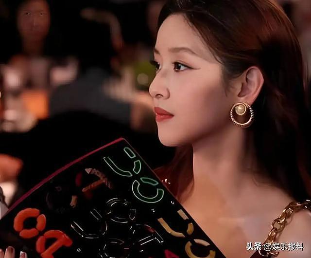 章泽天带女儿度假!请30万育儿师随行,刘强东7岁女儿侧颜曝光(组图) - 6
