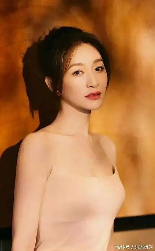 47岁李小冉街头生图，路人大叔看呆（组图） - 5