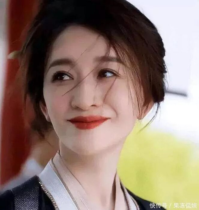 47岁李小冉街头生图，路人大叔看呆（组图） - 13