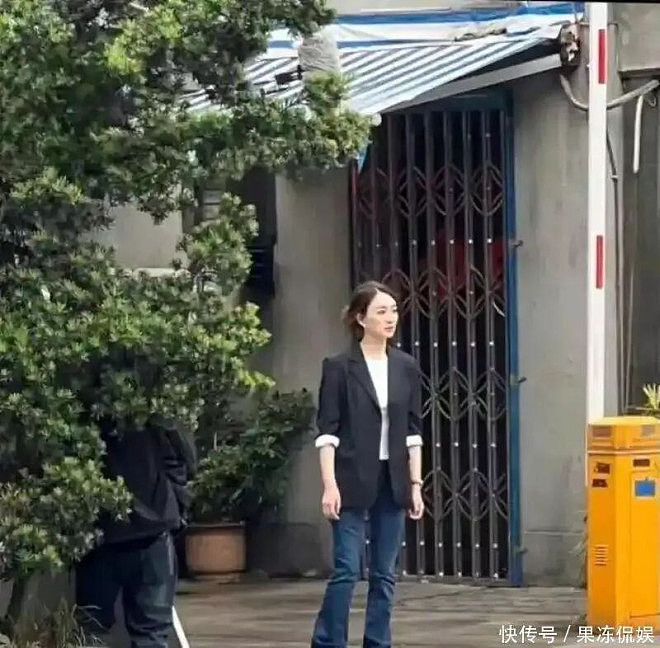 47岁李小冉街头生图，路人大叔看呆（组图） - 14