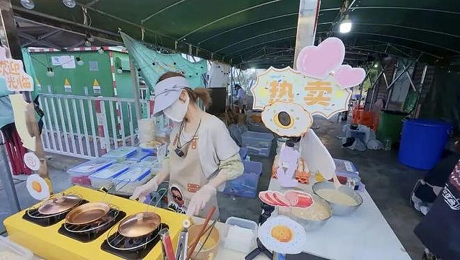 不当明星去摆摊？赵露思摆摊日记爆红，接地气取代精致人设（组图） - 5