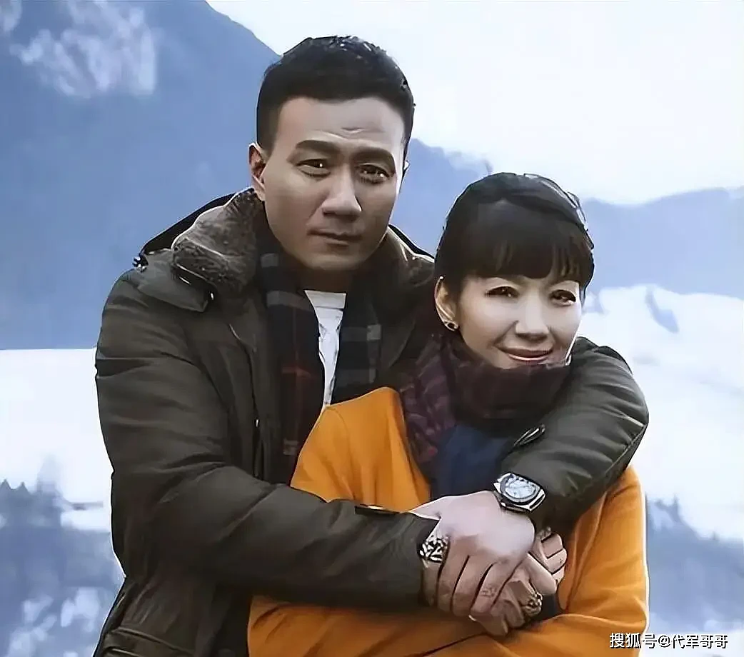 57岁胡军近况曝光！与卢芳结婚26年零绯闻（组图） - 3