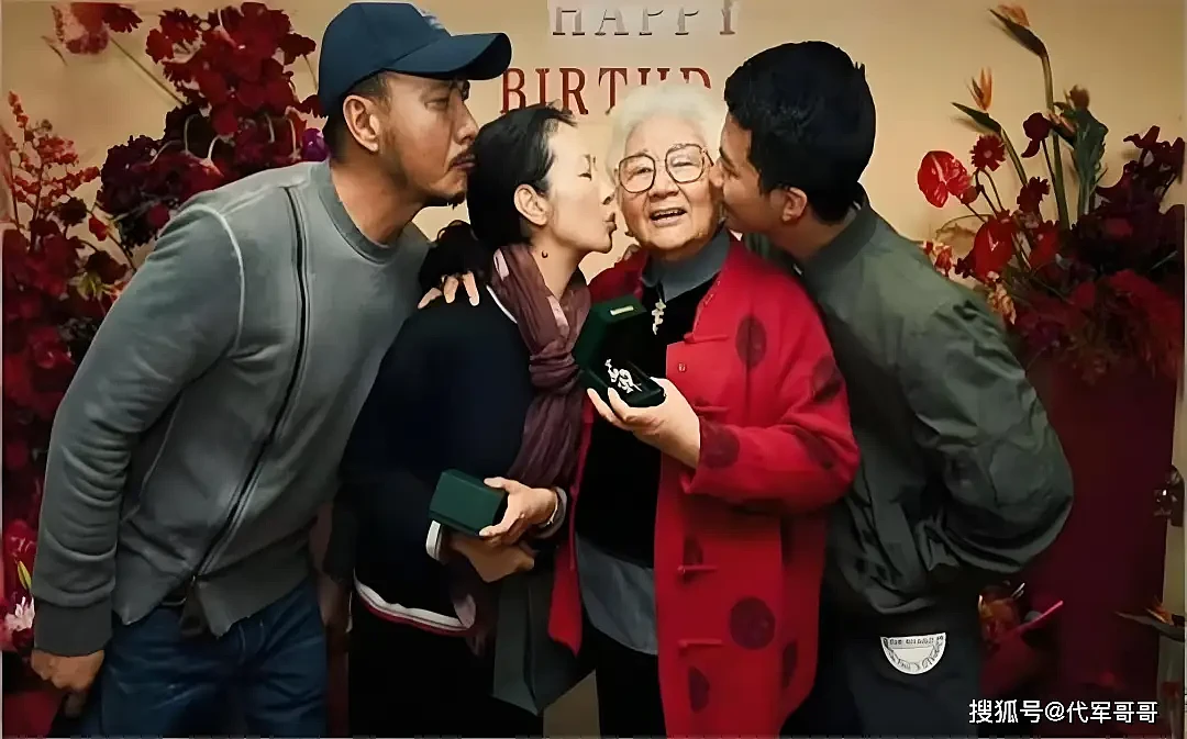 57岁胡军近况曝光！与卢芳结婚26年零绯闻（组图） - 6