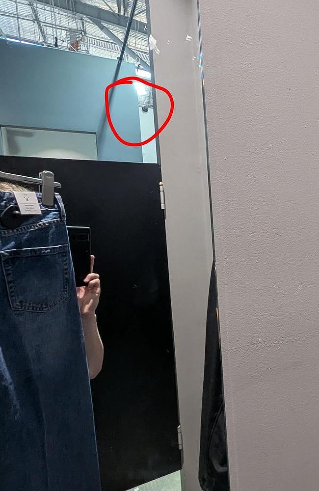 澳洲知名零售店试衣间惊现摄像头？顾客当场崩溃！网友怒喷“太恶心”（组图） - 2