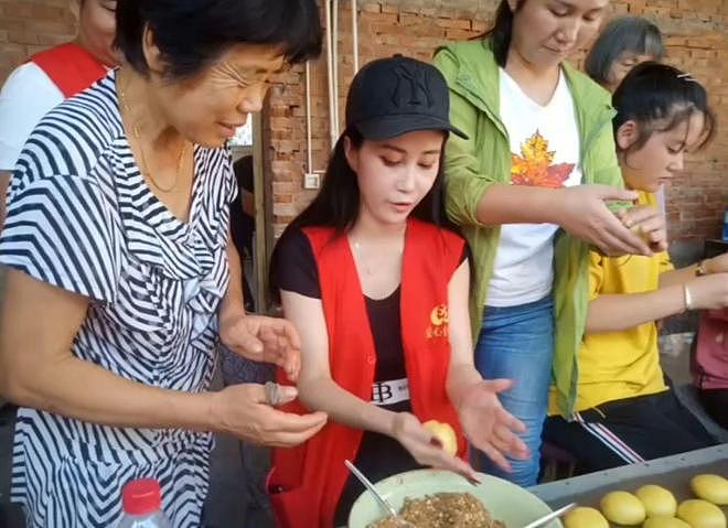 39岁山西网红“王炸姐”直播时大喊“难受”,脑干出血送医抢救仍不幸离世(组图) - 2