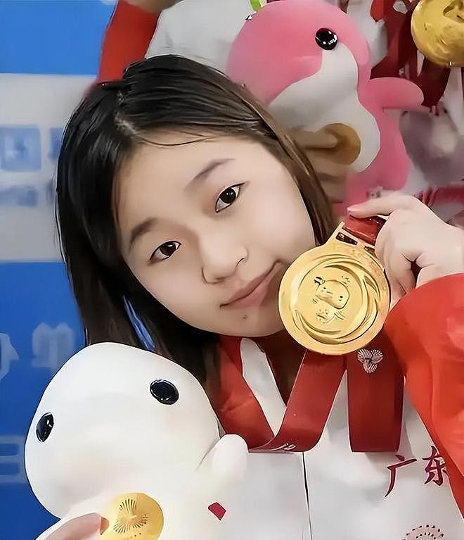 3月刚过,全红婵官宣新身份,没想到她已走了另一条上坡路(组图) - 5