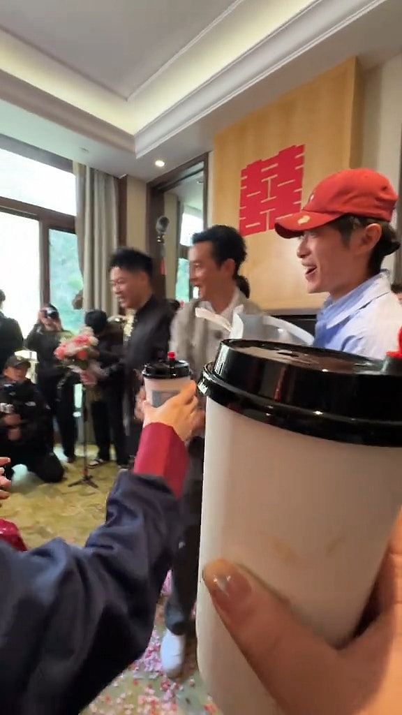 吴彦祖现身婚礼当伴郎震惊网民,伴娘开门一刻即被吓到(组图) - 2